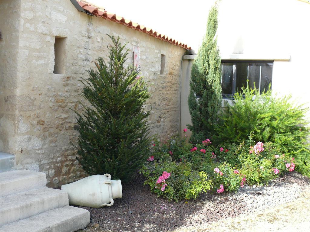 Gite Du Clos De La Vigne Μοντρέιγ Δωμάτιο φωτογραφία